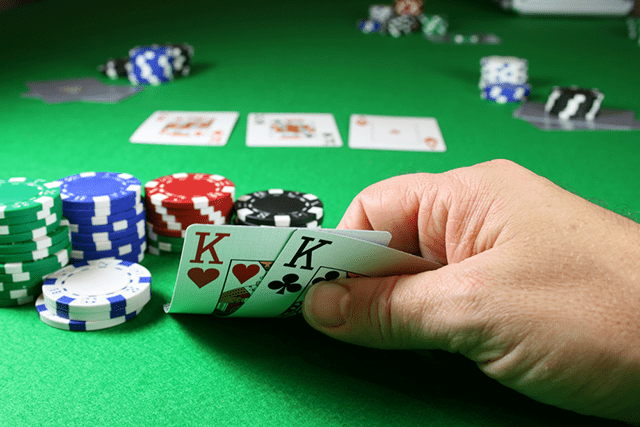 Hướng dẫn người nhập môn chơi bài Baccarat cực dễ hiểu