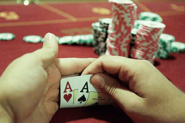 Kinh nghiệm chơi Poker để bạn có thể kiếm được tiền