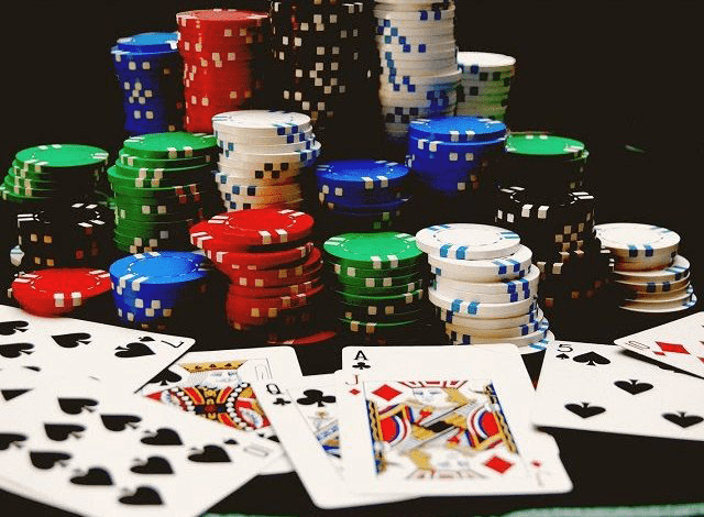 Kinh nghiệm chơi Poker giúp bạn làm chủ được thế trận