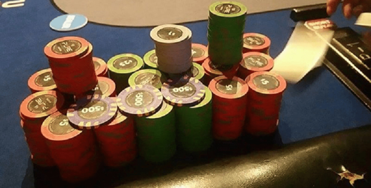 Cách nhìn ra mẹo gian lận trong ván Poker Cach nhin ra meo gian lan trong van Poker
