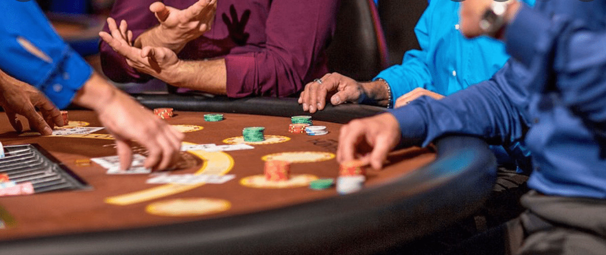 Để chuyên nghiệp trong blackjack hãy biết qua quy tắc bốc bài dừng và cứng De chuyen nghiep trong blackjack hay biet qua quy tac boc bai dung va cung